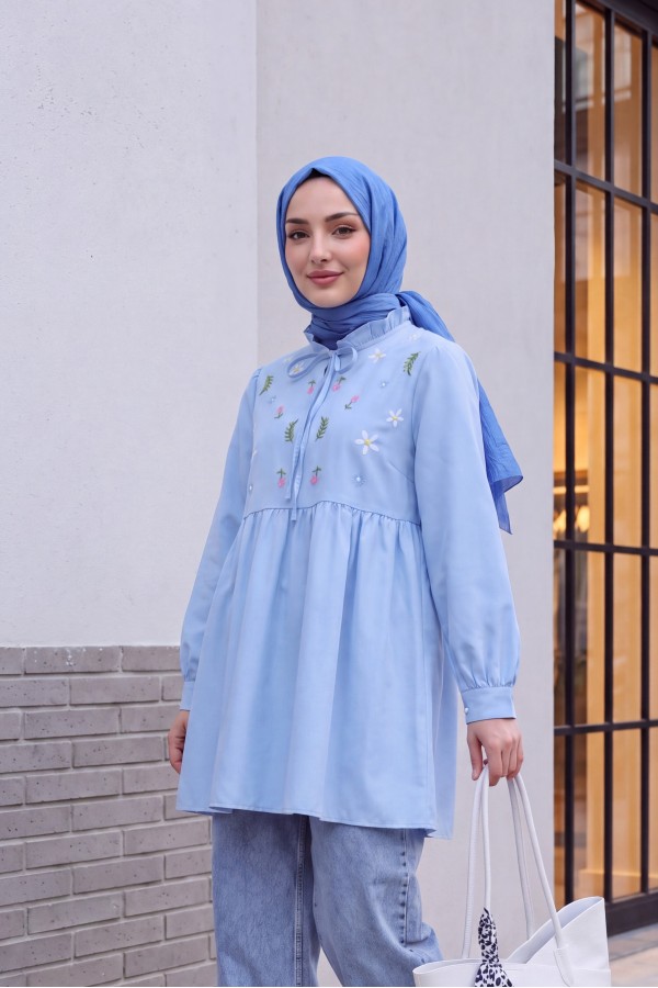 V Yaka Bağlamalı Yakası Fırfırlı Çiçek Nakışlı Poplin Tunik -Bebe Mavi