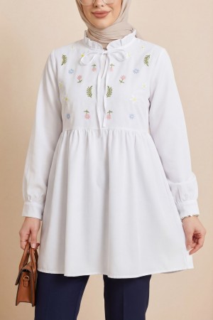 V Yaka Bağlamalı Yakası Fırfırlı Çiçek Nakışlı Poplin Tunik -Beyaz