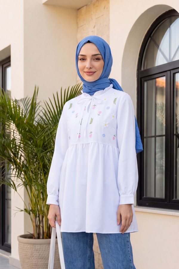 V Yaka Bağlamalı Yakası Fırfırlı Çiçek Nakışlı Poplin Tunik -Beyaz