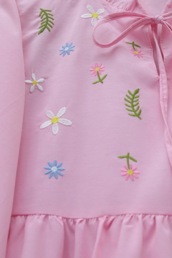 V Yaka Bağlamalı Yakası Fırfırlı Çiçek Nakışlı Poplin Tunik -Pembe