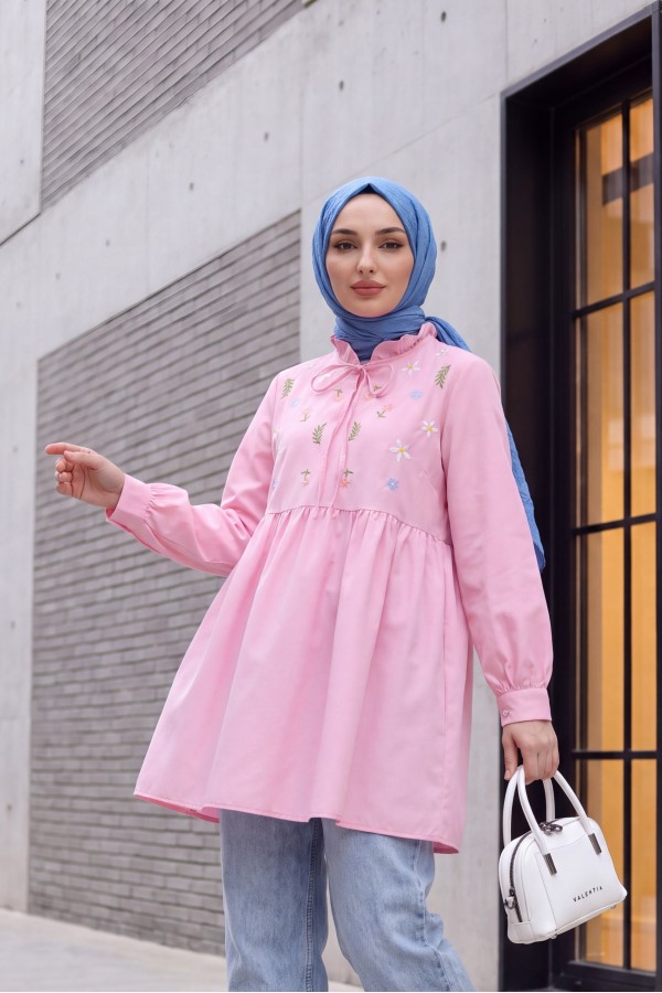 V Yaka Bağlamalı Yakası Fırfırlı Çiçek Nakışlı Poplin Tunik -Pembe