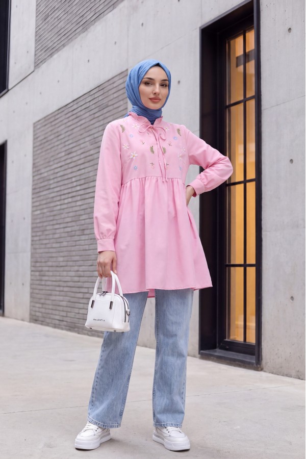 V Yaka Bağlamalı Yakası Fırfırlı Çiçek Nakışlı Poplin Tunik -Pembe