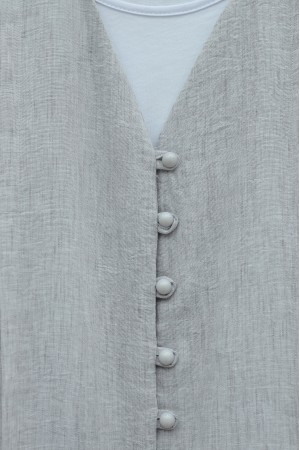 V Yaka Önü Düğmeli Plise Detaylı Keten Takım -Açık Gri