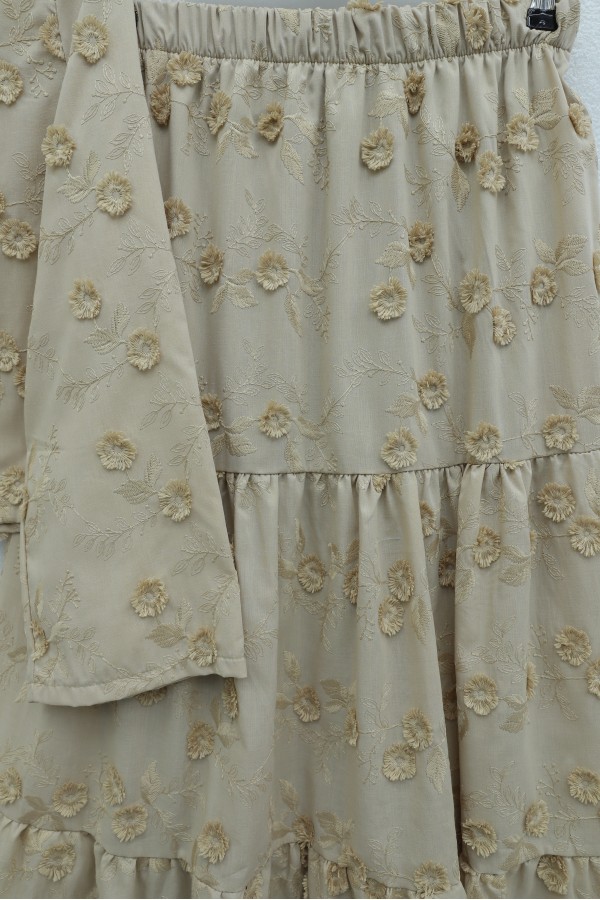 Front-tie linen kimono set with embossed floral embroidery and lining. -Mink color