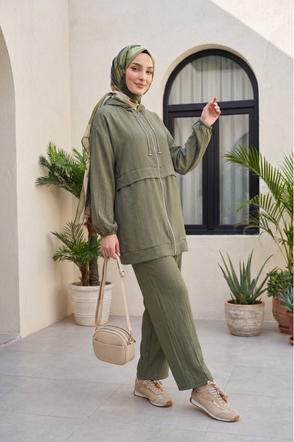 Strawberry Style Hooded Sweatshirt with Chain Collar and Zip-Up Pants -Khaki
