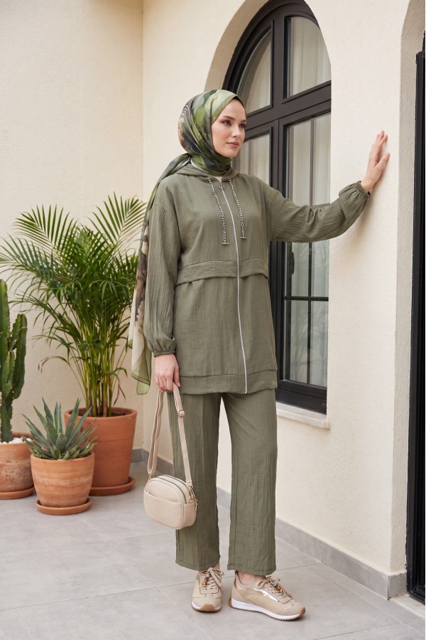 Strawberry Style Hooded Sweatshirt with Chain Collar and Zip-Up Pants -Khaki