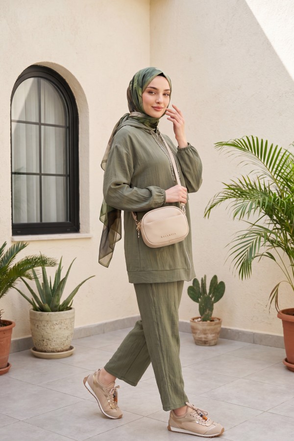 Strawberry Style Hooded Sweatshirt with Chain Collar and Zip-Up Pants -Khaki