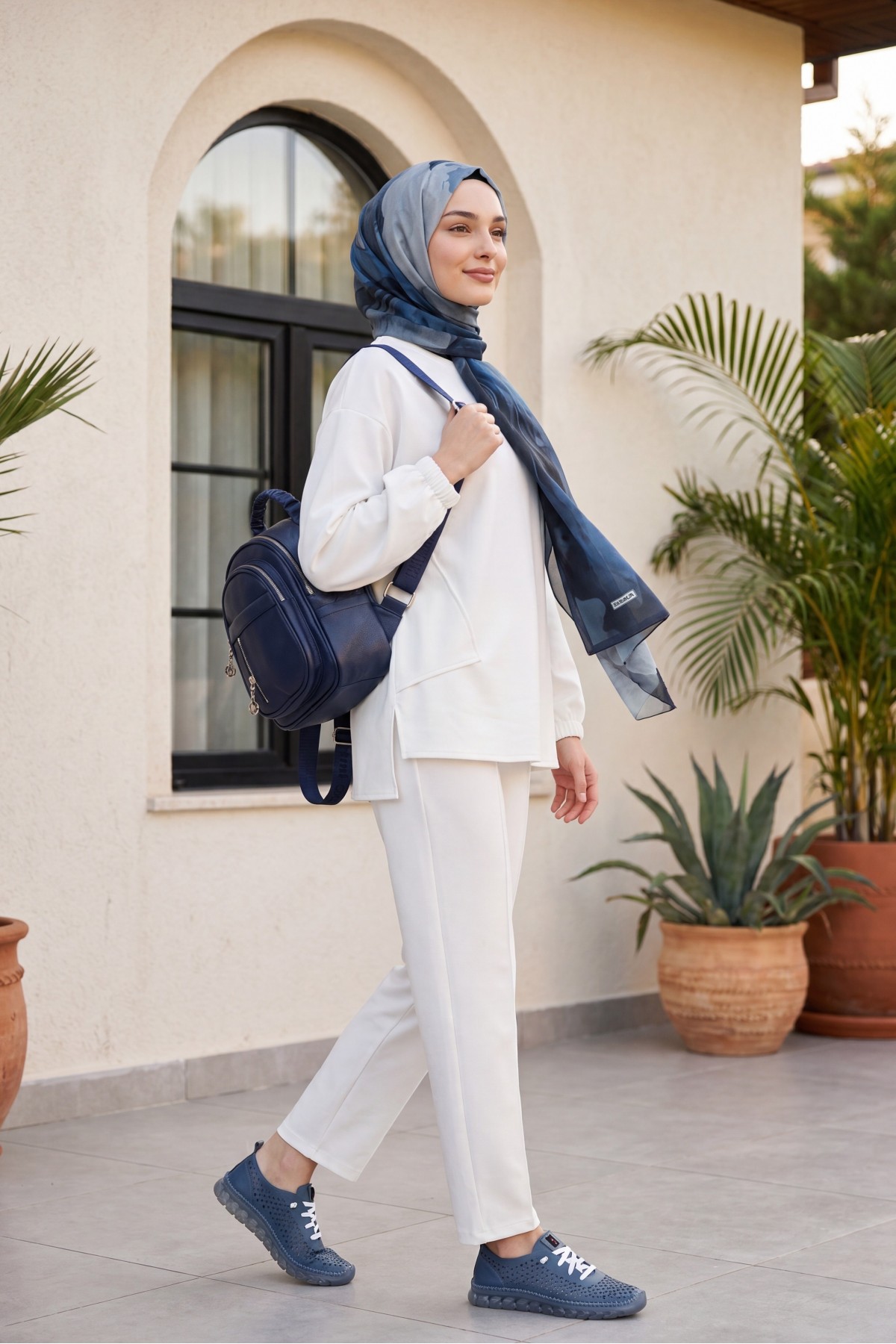 Oysho Set with Long Back, Bicycle Collar, Elasticated Sleeves and Trousers -White