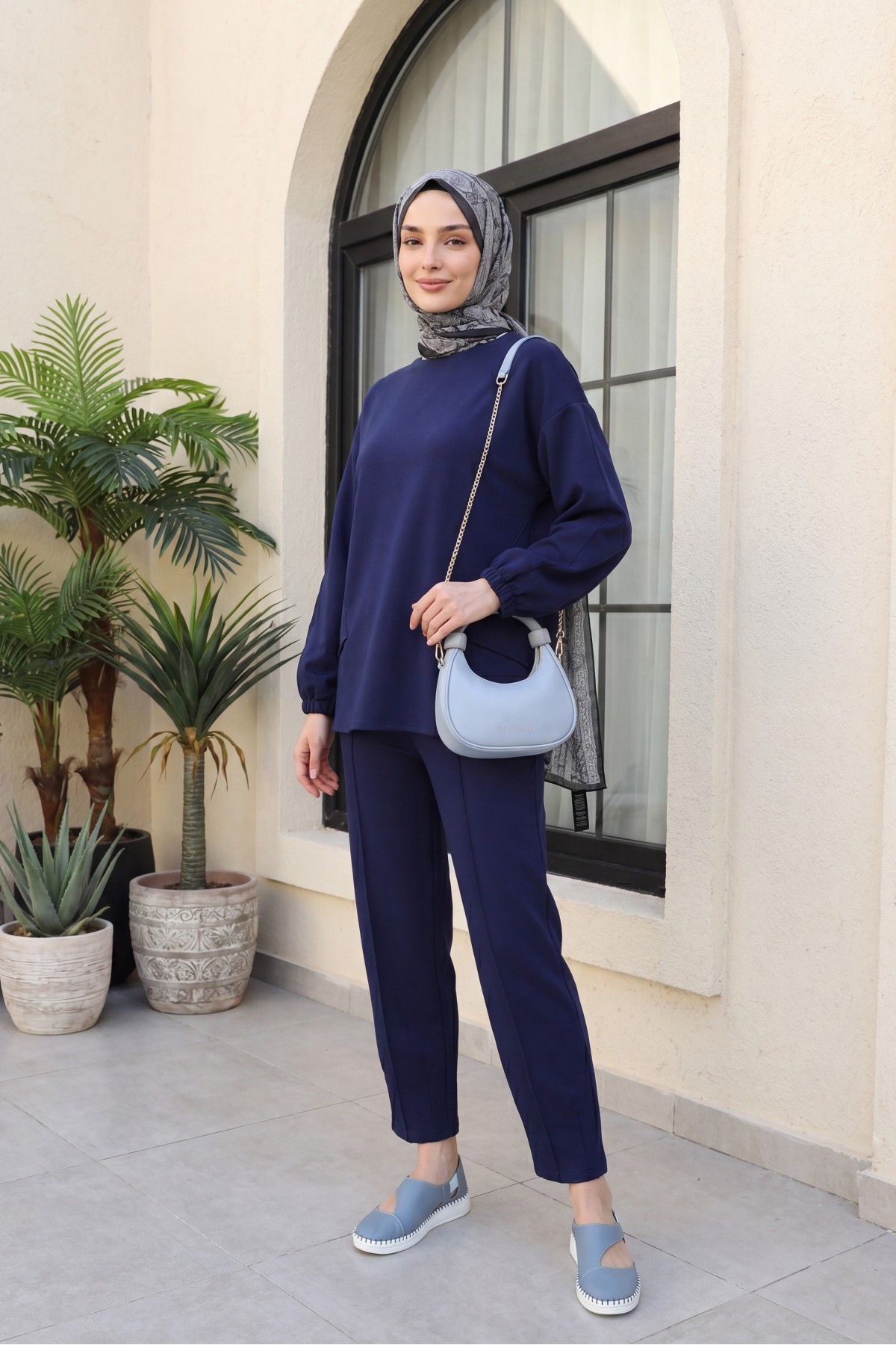 Oysho Set with Long Back, Bicycle Collar, Elasticated Sleeves and Trousers -Navy blue