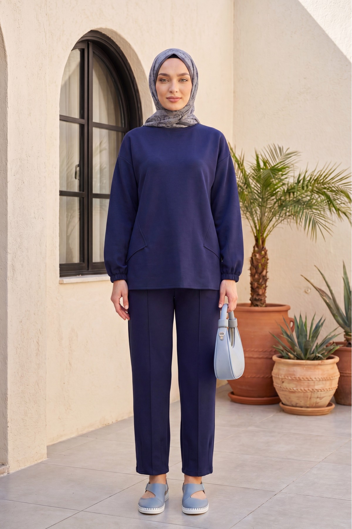 Oysho Set with Long Back, Bicycle Collar, Elasticated Sleeves and Trousers -Navy blue