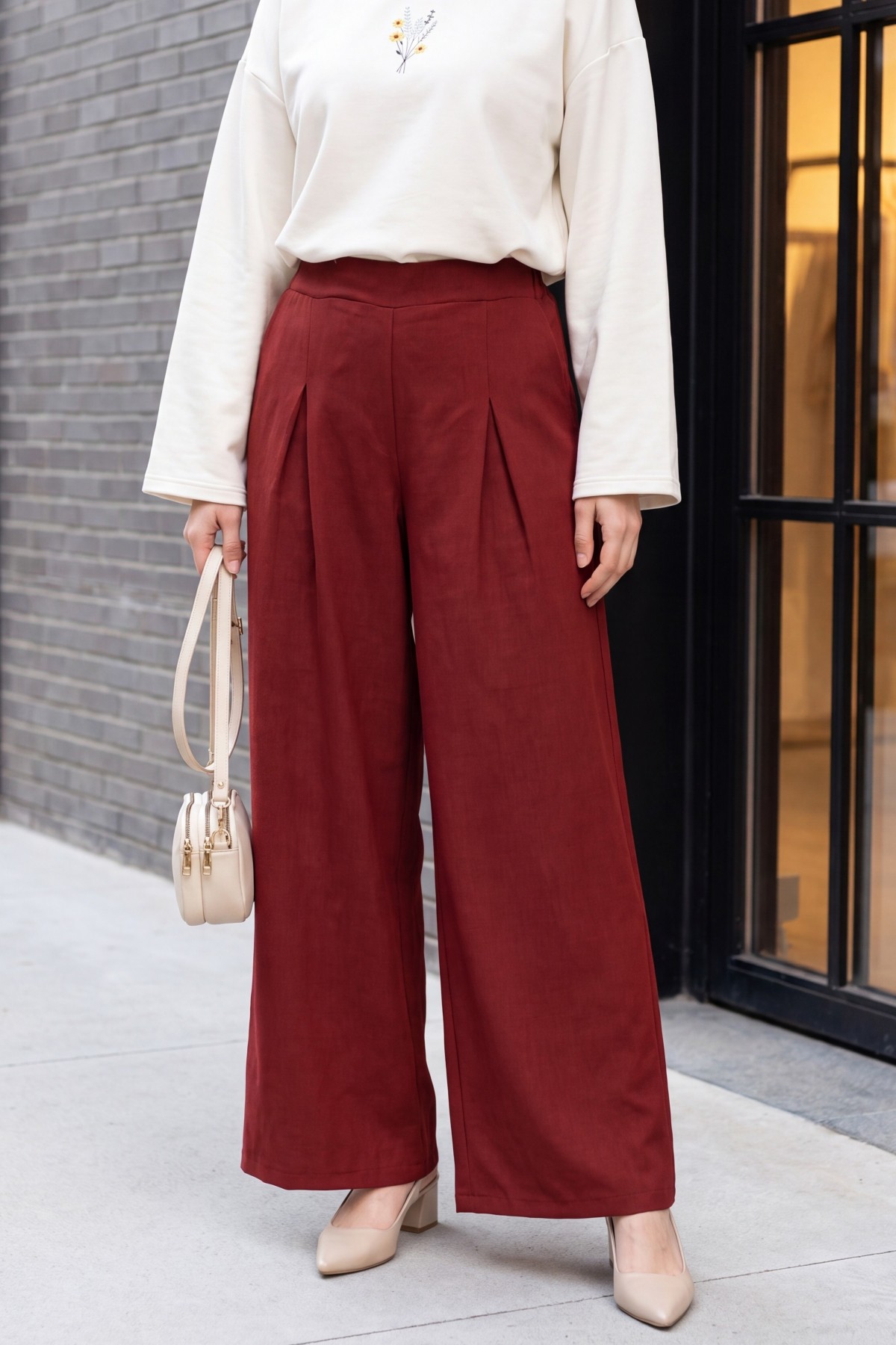 Wide-leg pleated linen-look trousers with elasticated waist. -Maroon
