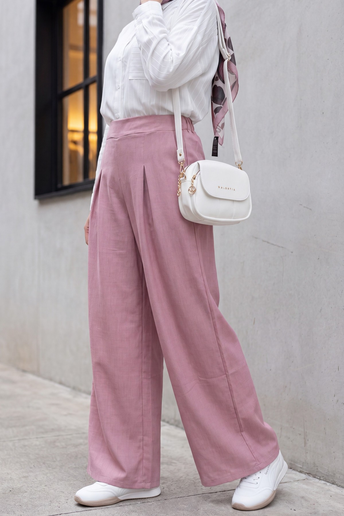Wide-leg pleated linen-look trousers with elasticated waist. -Powder