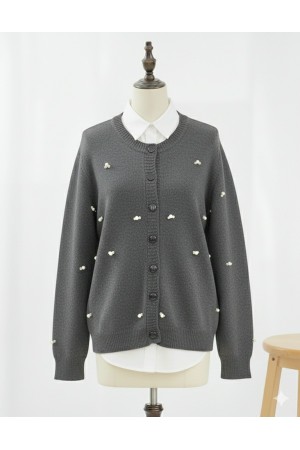 كارديجان ناعم مع تفاصيل زهور بأزرار -لون مدخن