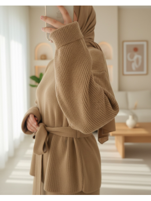 Kolu Katlamalı Beli Kemerli Yırtmaçlı Triko Takım  -Vizon