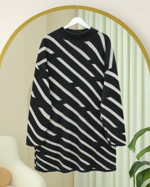 Side Striped Bearded Casual Knit Sweater -Black