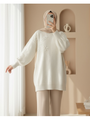 Çiçek Desenli Taşlı Yumoş Triko Kazak -Ekru