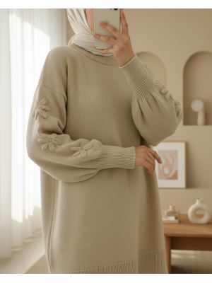 Kolu Çiçek Detaylı Yuvarlak Yaka Yumoş Triko Kazak -Açık Vizon