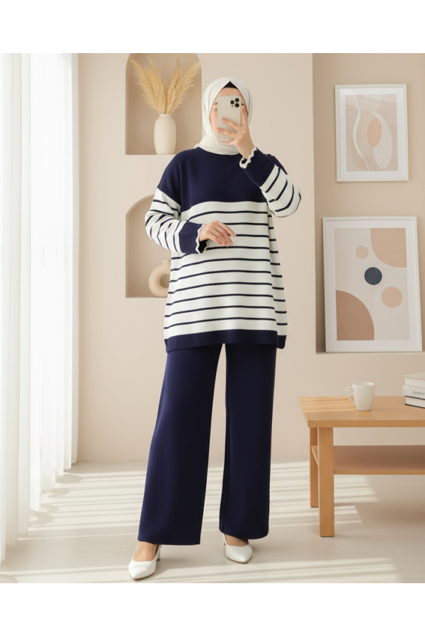 Half-Turtleneck Striped Knitwear Suit -Navy blue