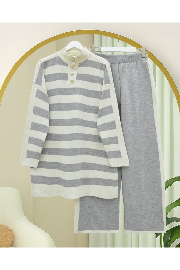 Half-Turtleneck Buttoned Collar Thick Striped Knitwear Suit -Grey