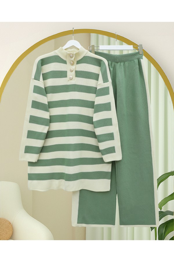 Half-Turtleneck Buttoned Collar Thick Striped Knitwear Suit -Green