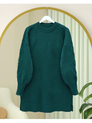 Kolu Çiçek Detaylı Yuvarlak Yaka Yumoş Triko Kazak  -Zümrüt