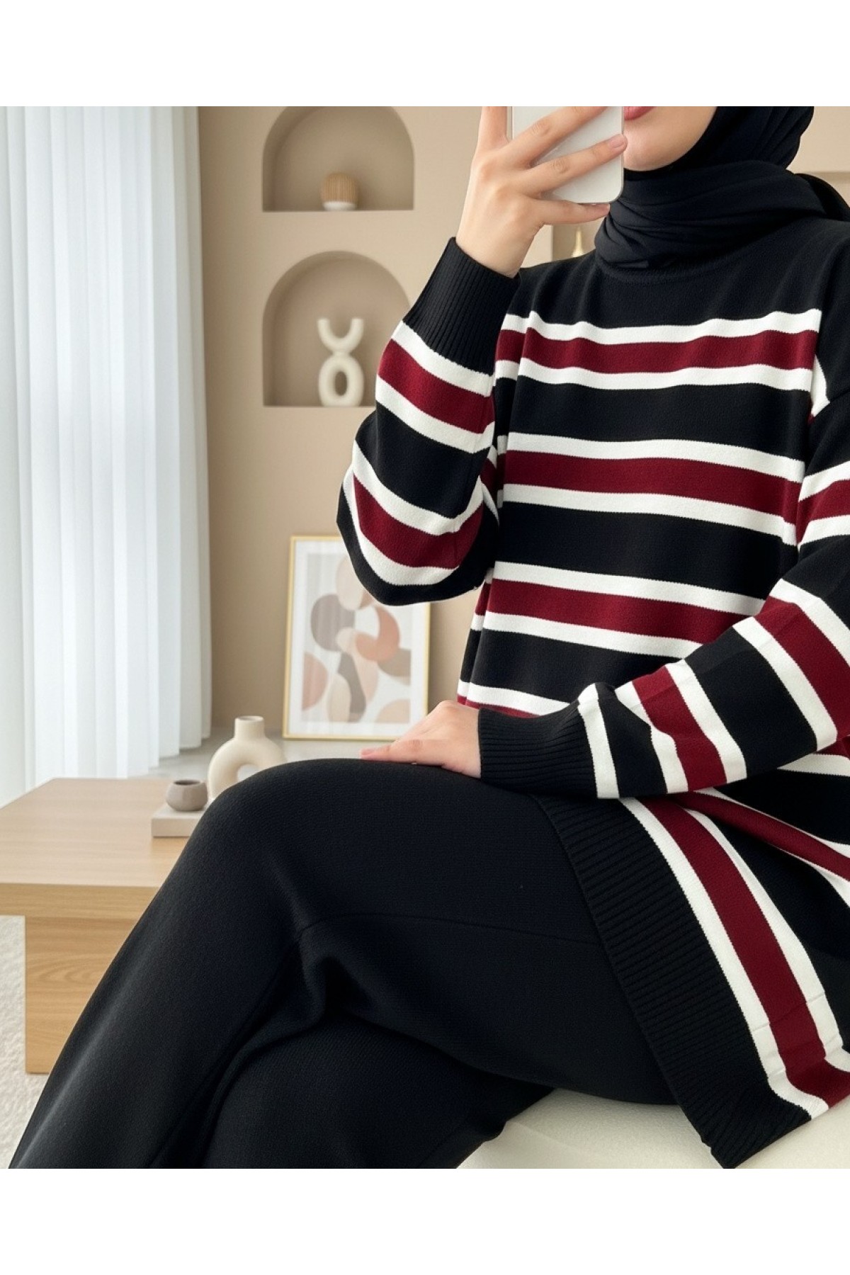 Round Neck Colorful Striped Casual Knitwear Suit -Black