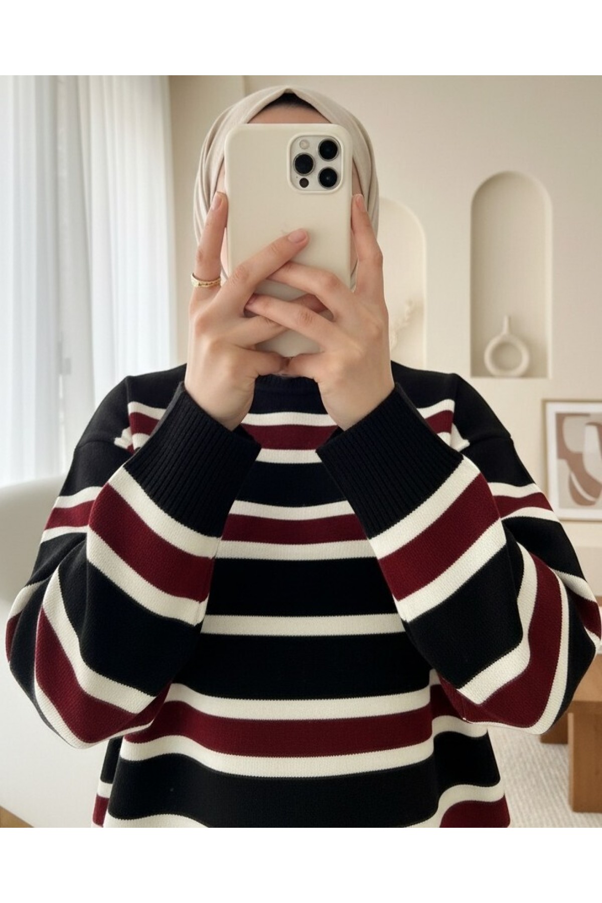 Round Neck Colorful Striped Casual Knitwear Suit -Black