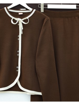 Bağcık Detaylı Şeritli Düğmeli Etekli Triko Takım -Kahve