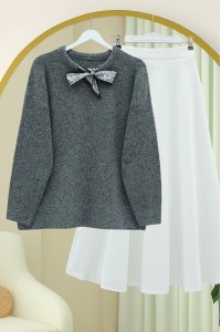 Yakası Fular Detaylı Yumoş Triko Kazak -Füme