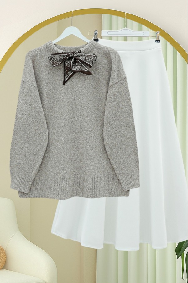 Yakası Fular Detaylı Yumoş Triko Kazak -Toprak