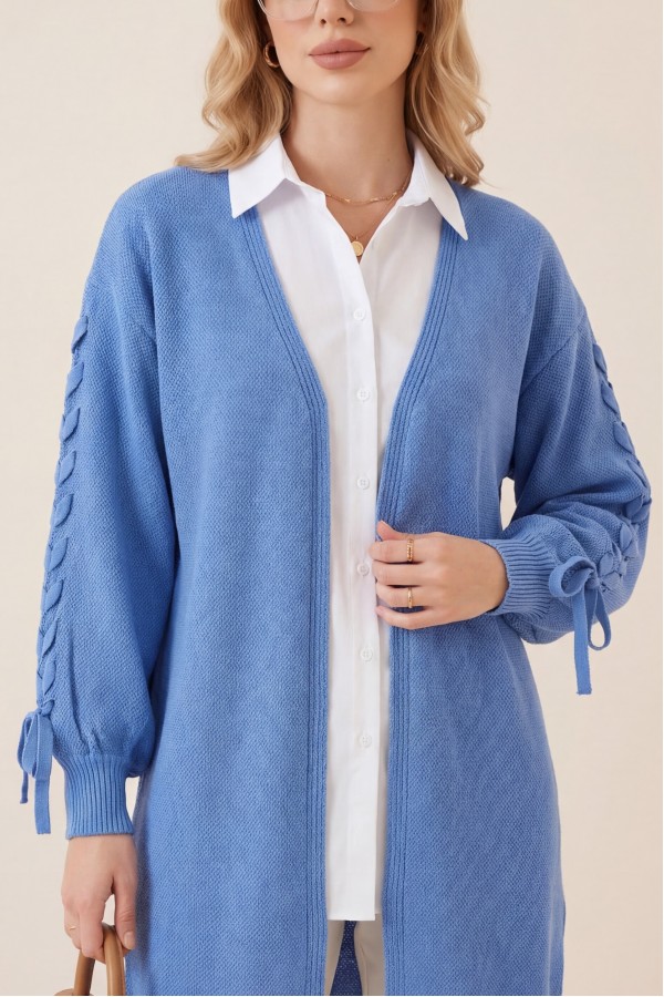 Loose-fitting knitted cardigan with braided sleeves -Blue