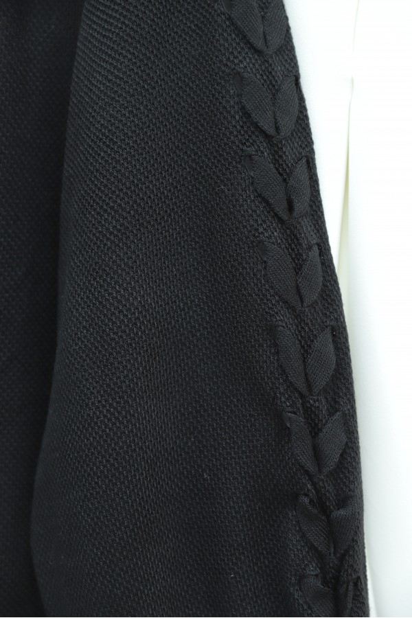 Loose-fitting knitted cardigan with braided sleeves -Black