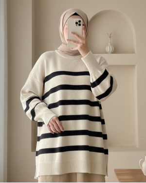 Yuvarlak Yaka Yırtmaçlı Triko Tunik -Siyah