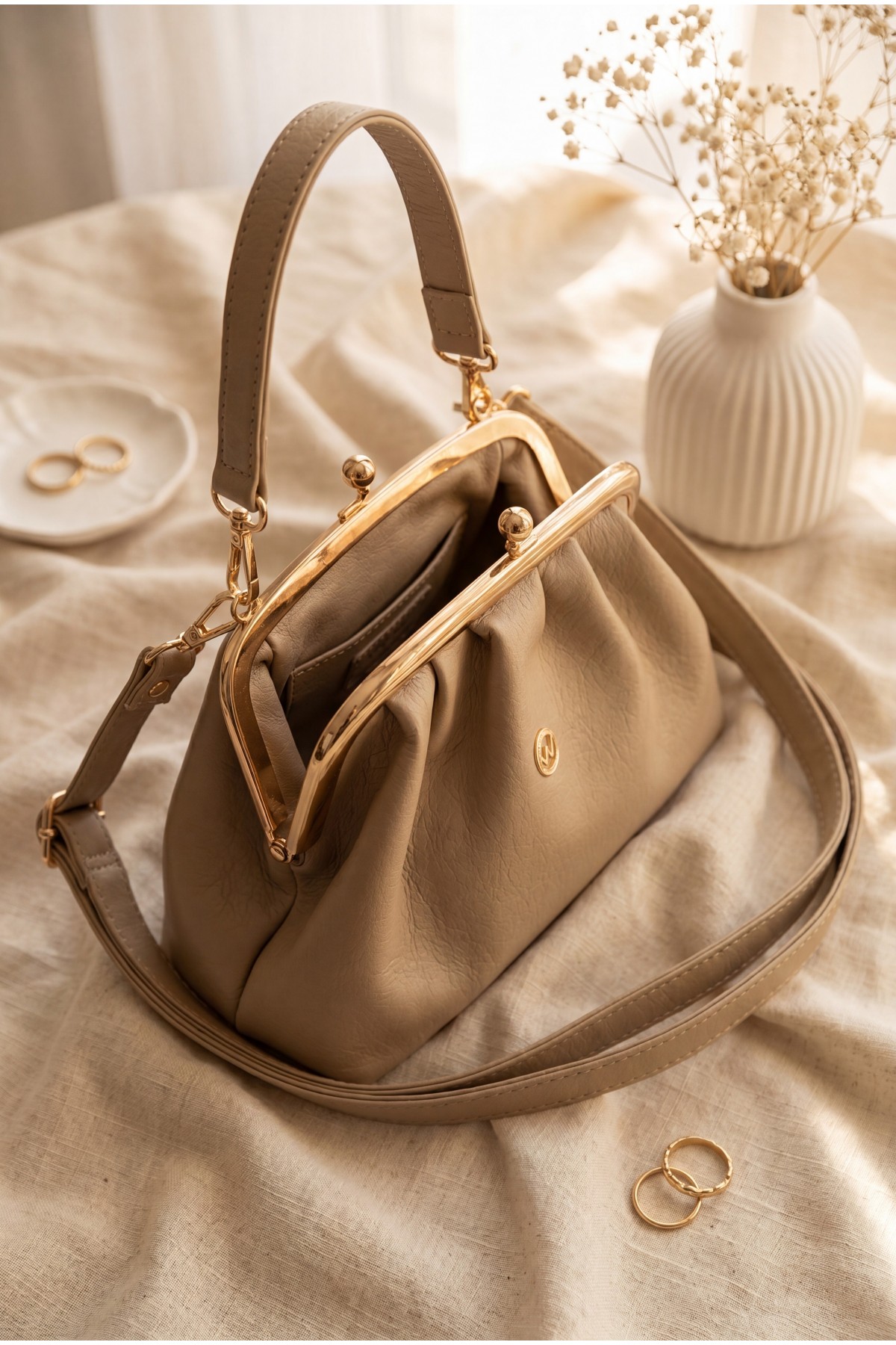 Clip-fastened, long-strap, nostalgic design bag -Mink color
