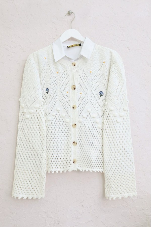 Floral Embroidered Buttoned Knitted Cardigan -Ecru