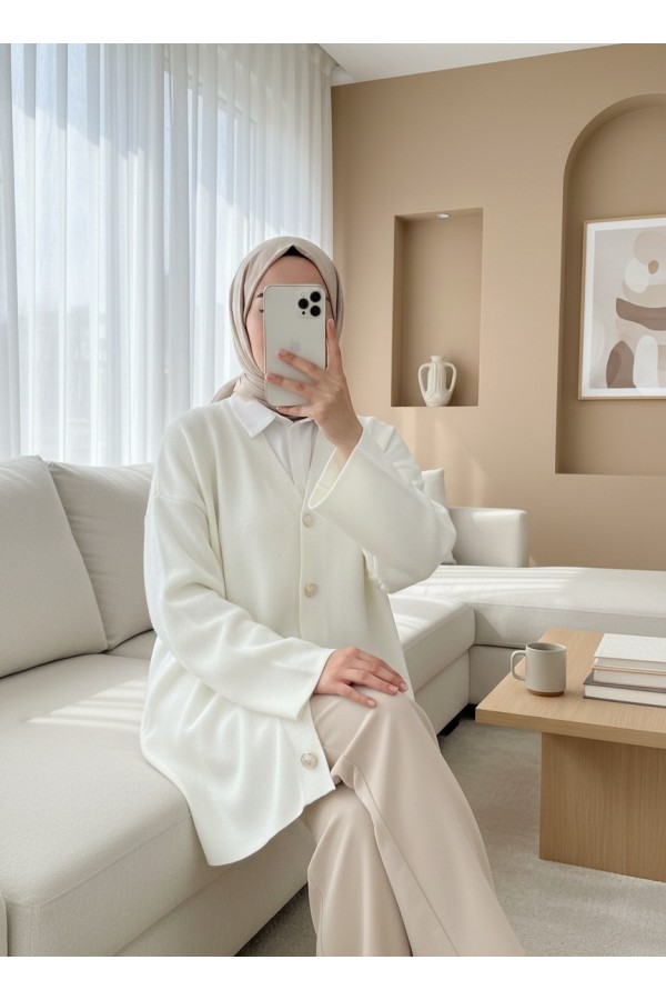 V Yaka Düğmeli Oversize Triko Hırka  -Krem