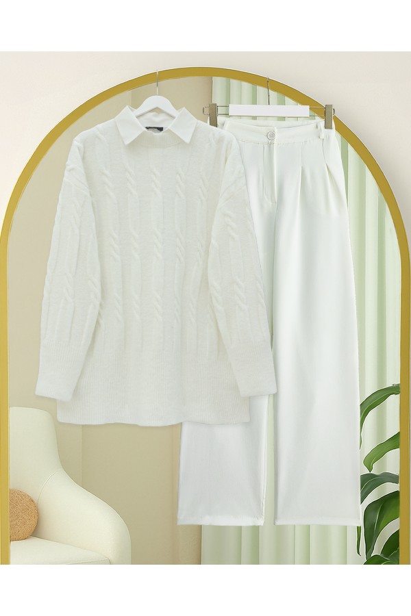 Soft Knitted Sweater with Embossed Pattern -Ecru
