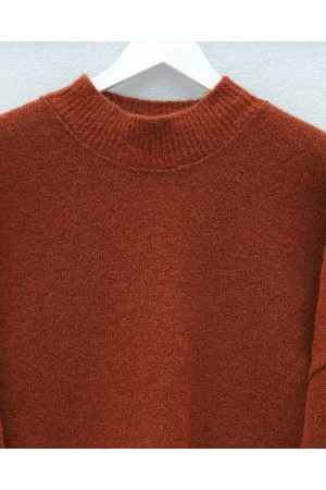 كنزة صوفية ناعمة، فضفاضة، بنصف رقبة -لون القرميد