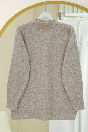 كنزة صوفية ناعمة، فضفاضة، بنصف رقبة  -اللون البيج