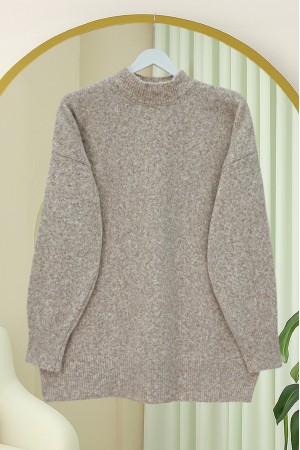 كنزة صوفية ناعمة، فضفاضة، بنصف رقبة  -اللون البيج