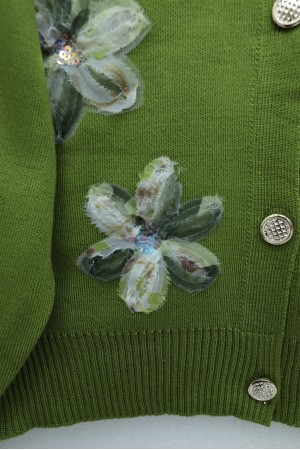 Önü Pul Ve Çiçek Detaylı Düğmeli Triko Hırka    -Haki