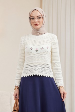 Çiçek Nakışlı Ajurlu Desenli Triko Kazak -Beyaz