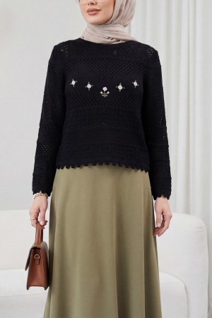 Çiçek Nakışlı Ajurlu Desenli Triko Kazak -Siyah