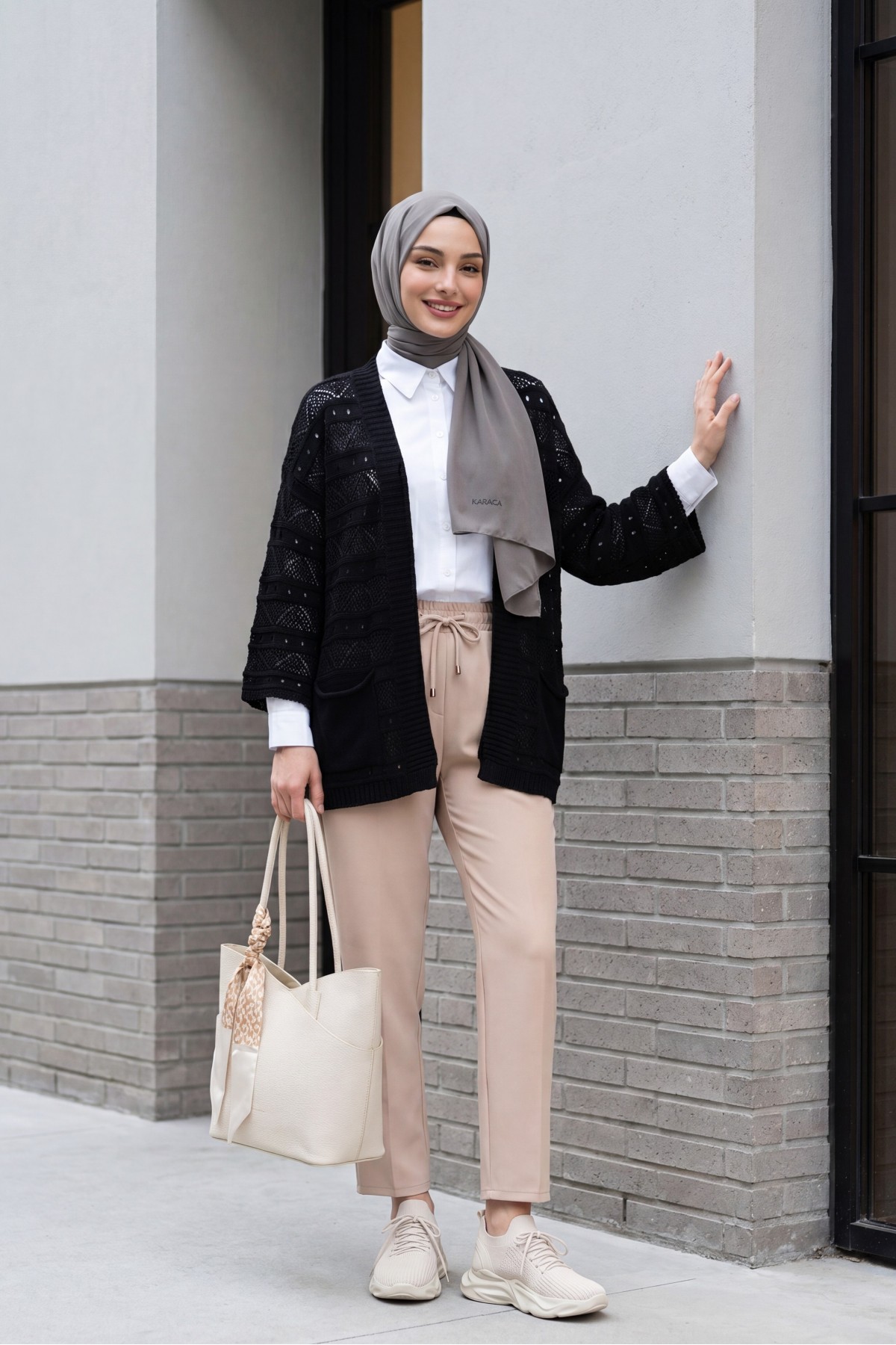Double Pocket Openwork Spanish Sleeve Knit Cardigan -Black detay görseli