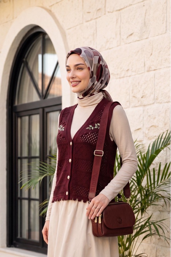 Yaprak Nakışlı Ajurlu Ponponlu Triko Yelek -Bordo