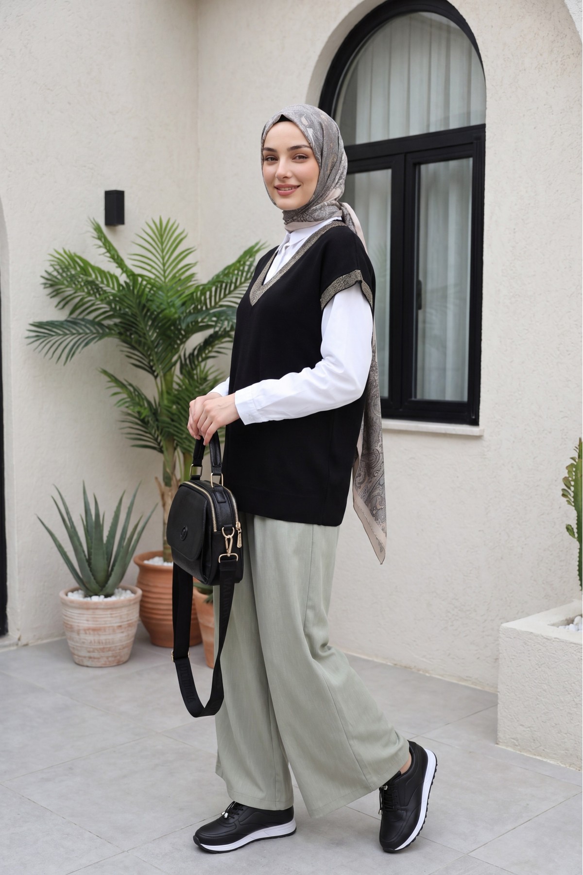 V-Neck Short Sleeve Knitted Tunic with Glittery Sleeves and Collar -Black