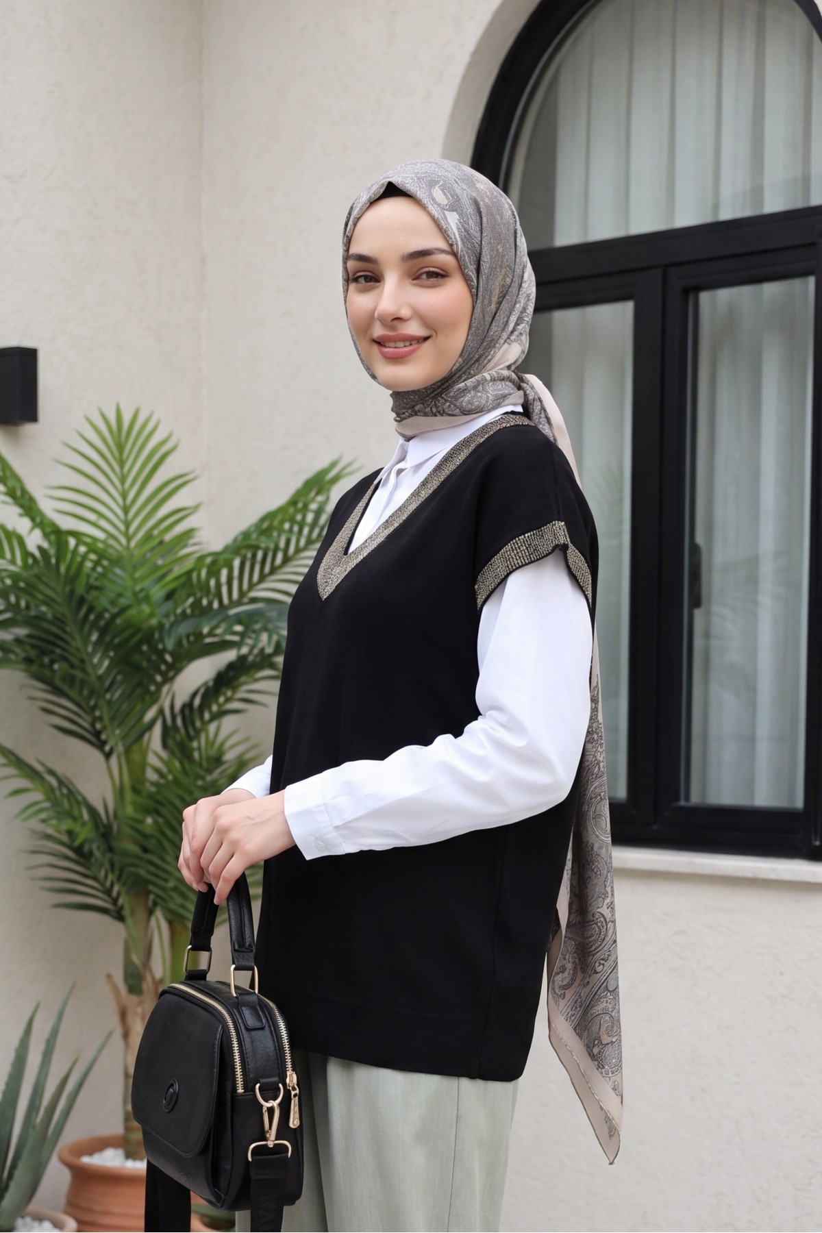 V-Neck Short Sleeve Knitted Tunic with Glittery Sleeves and Collar -Black