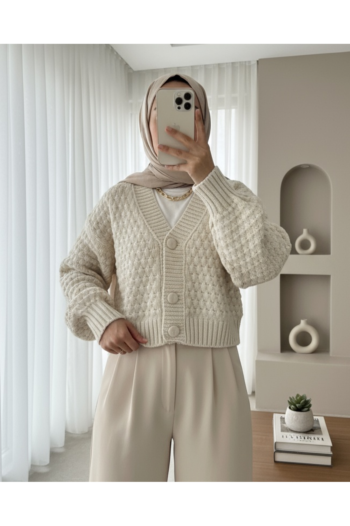 Embossed Knitted Buttoned Knitwear Cardigan -Cream color