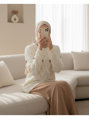 Çiçek Nakışlı Ponpon Örgülü Triko Kazak -Ekru