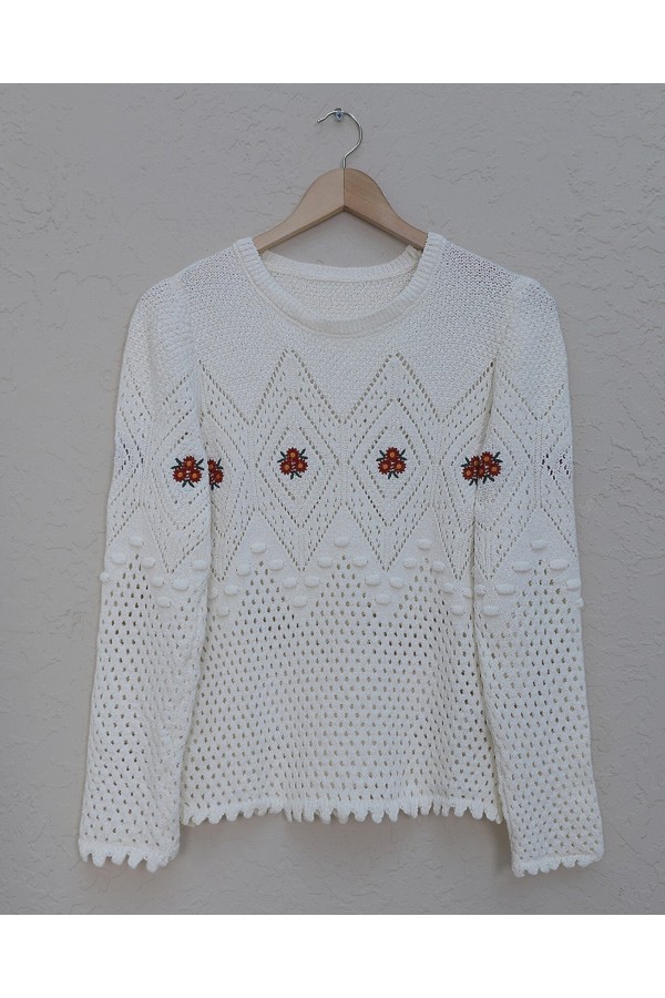 Çiçek Nakışlı Ponpon Örgülü Triko Kazak -Ekru